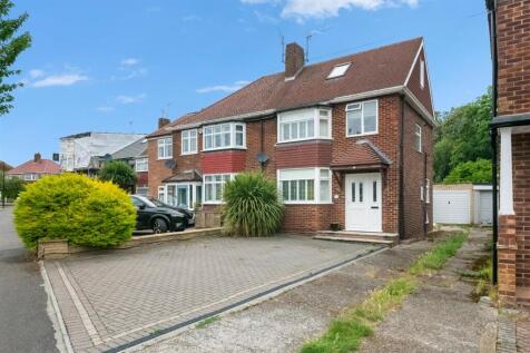 Arnold Crescent, Isleworth