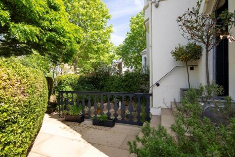 St. James’s Lodge, W11