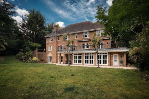 Carrington Close, Coombe Park, Kingston Upon Thames, KT2