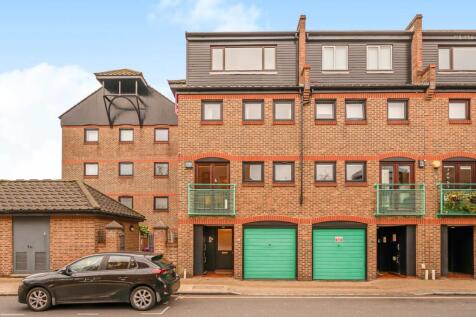 Ferry Street, 
Cubitt Town, E14