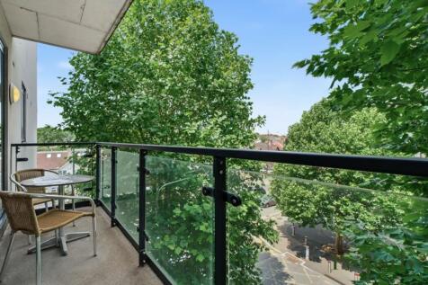 Durnsford Road, Bassett House, SW19