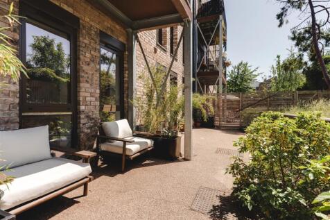Navarino Grove, Hackney