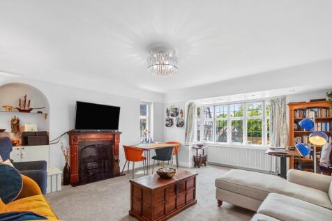 Queens Drive, London