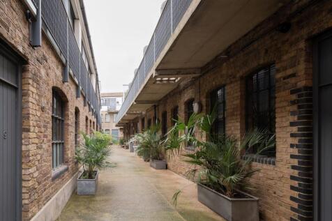 London E8