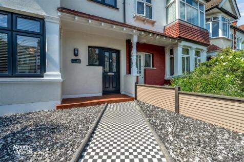 Claygate Road, Northfields