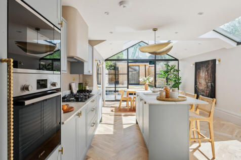 Mayola Road, London, E5