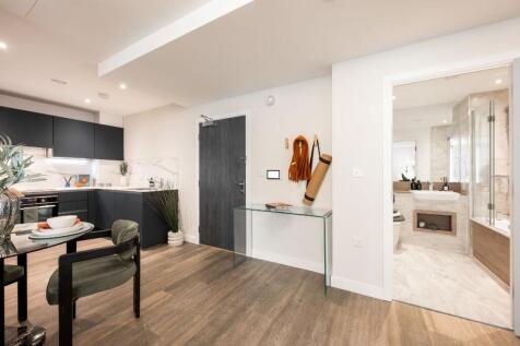 81 Park View,
Acton
London,
W3 0PU