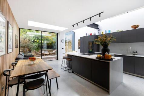 Lynette Avenue, London, SW4