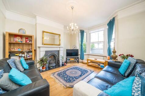 Drayton Gardens, Ealing