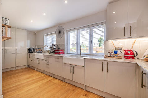Albany Passage, Richmond, TW10