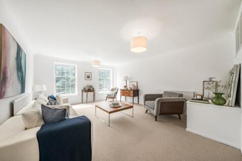 Broom Park, Teddington, TW11