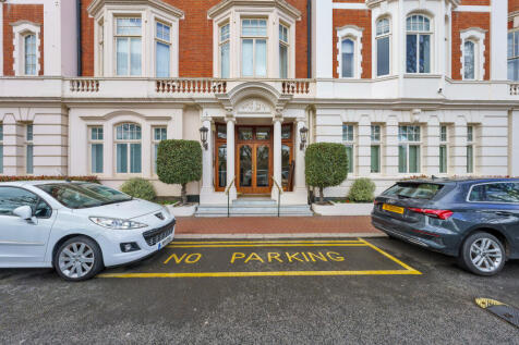 North Gate, Prince Albert Road, Saint John's Wood