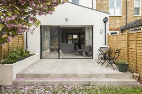 Carlton Park Avenue, Raynes Park