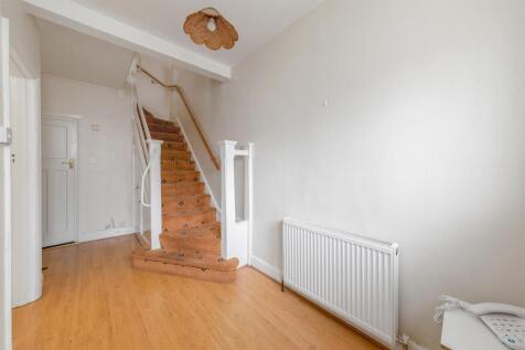 Elm Walk, Raynes Park