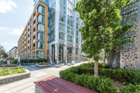 Piazza Walk, London, E1