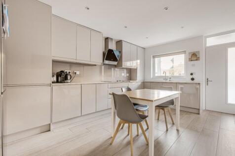 Garrick Close, 
Wandsworth, SW18