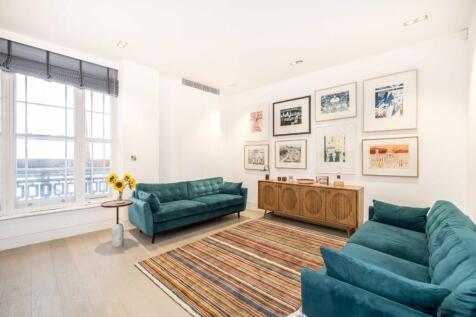Warwick Court, Bloomsbury, WC1R