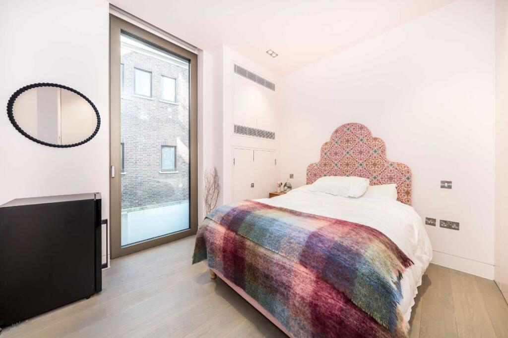 Warwick Court, Bloomsbury, WC1R