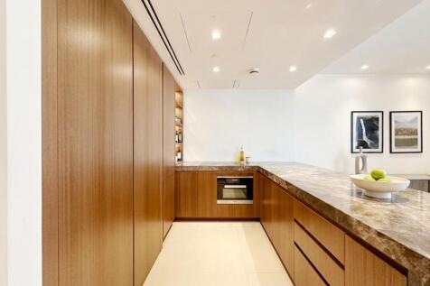Lincoln Square, Holborn, WC2A