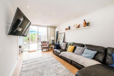Inglesham Walk, London, E9