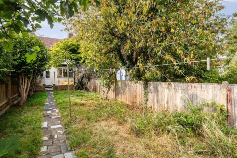 Huxley Gardens, NW10