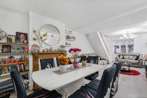 Grosvenor Road, Hanwell, W7