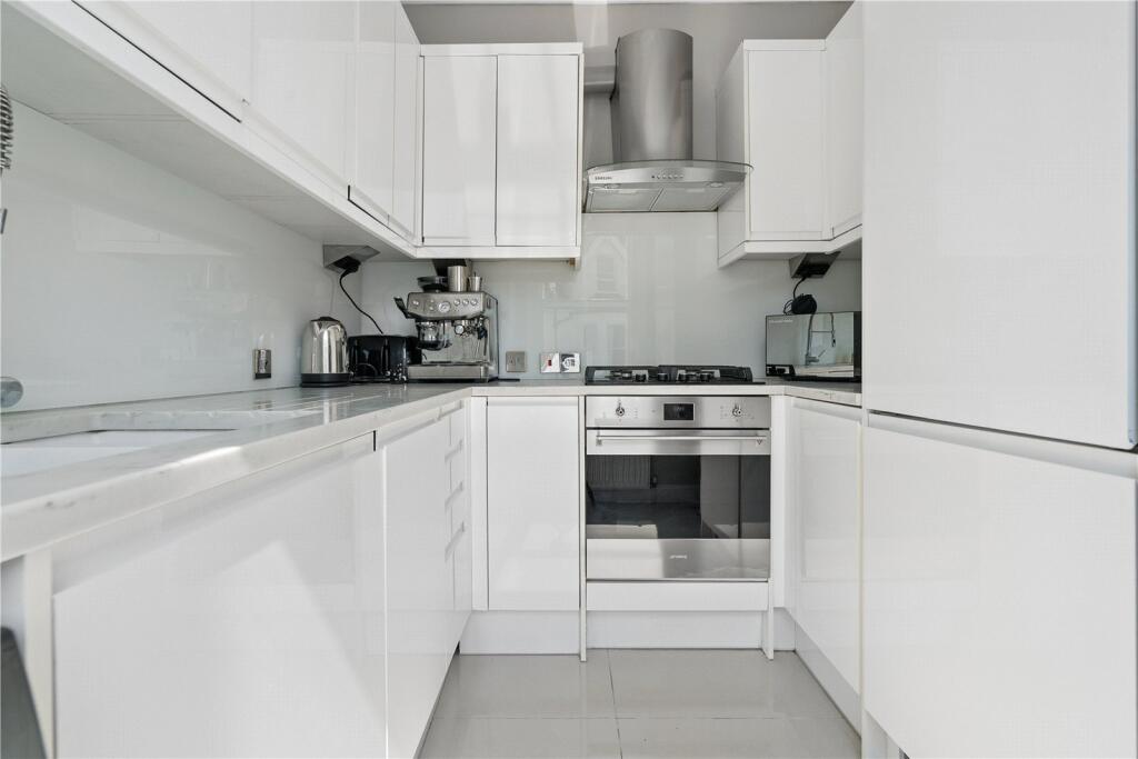 Larkfield Road, Richmond, Surrey, UK, TW9