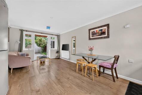 St. Barnabas Close, East Dulwich, London, SE22