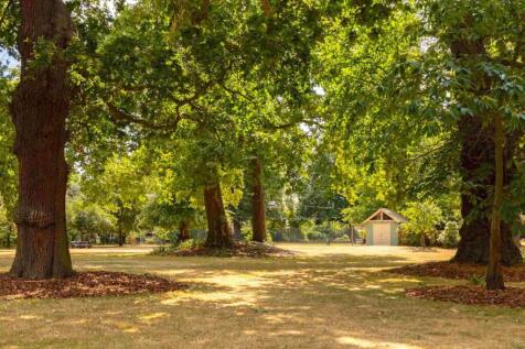 The Avenue, Twickenham, on Trust Grounds, moments from River Thames 