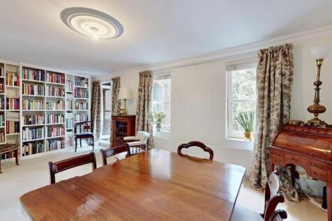 Mallard Court, TW10