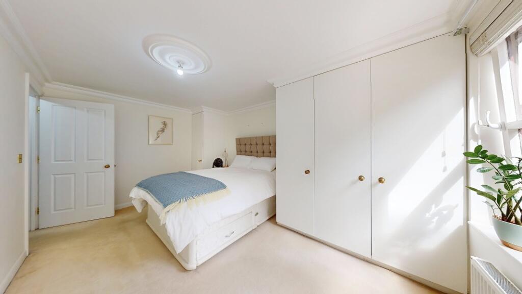 Mallard Court, TW10