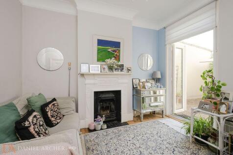 Chestnut Road, London, SW20 8ED