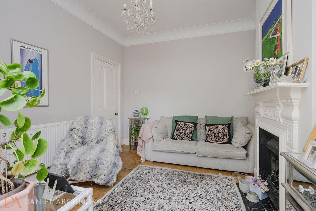 Chestnut Road, London, SW20 8ED