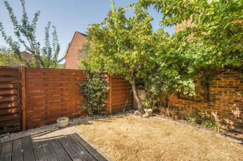 Fisherman Close, Richmond, TW10