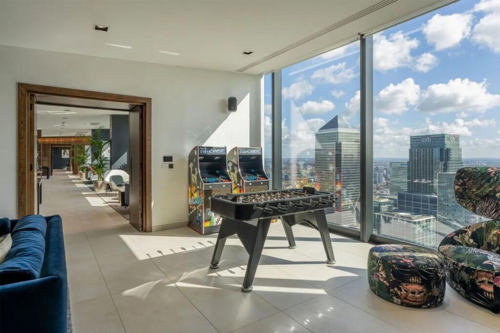 Landmark Pinnacle, Landmark Square, Canary Wharf, E14