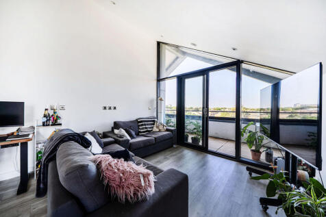 East Road, Colliers Wood, London, SW19