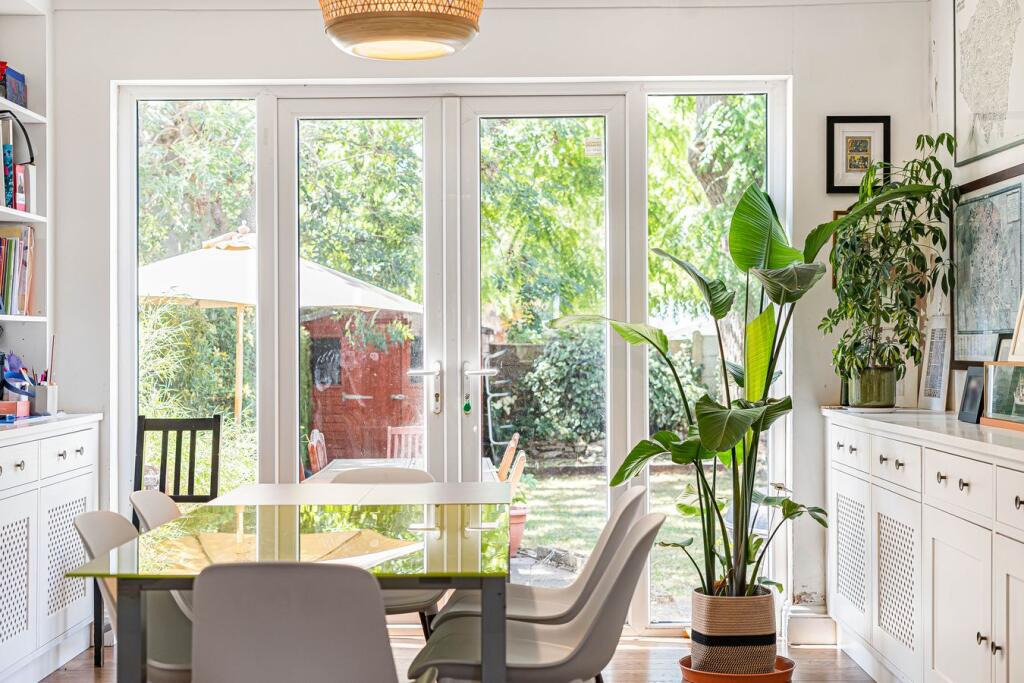 Lionel Road North, Brentford, TW8