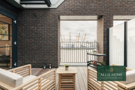 Goodluck Hope, Orchard Pl, E14