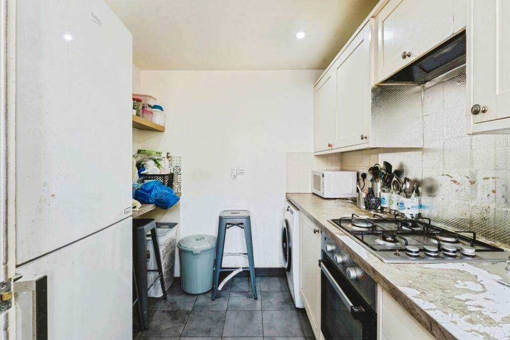 Larch Close, London, E13