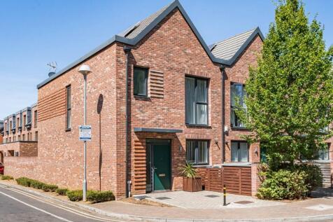 Reynard Way, 
Brentford, TW8