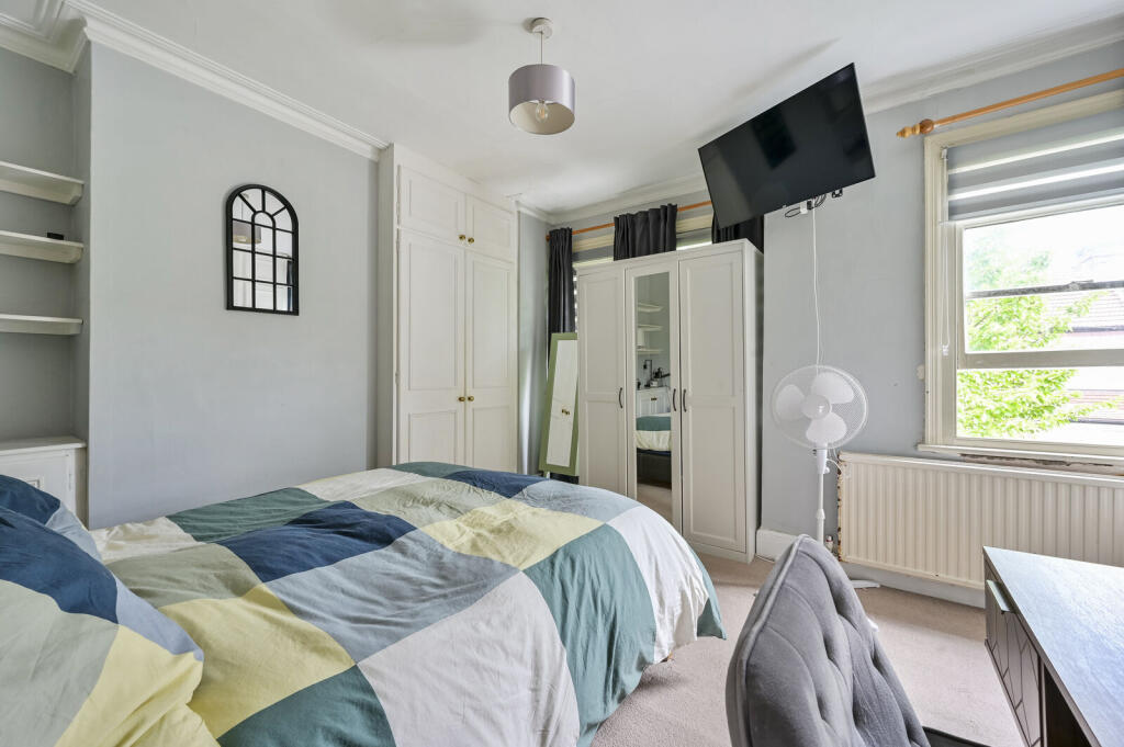 Clifton Park Avenue, Raynes Park, London, SW20