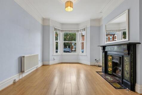 St. Albans Avenue, London, W4