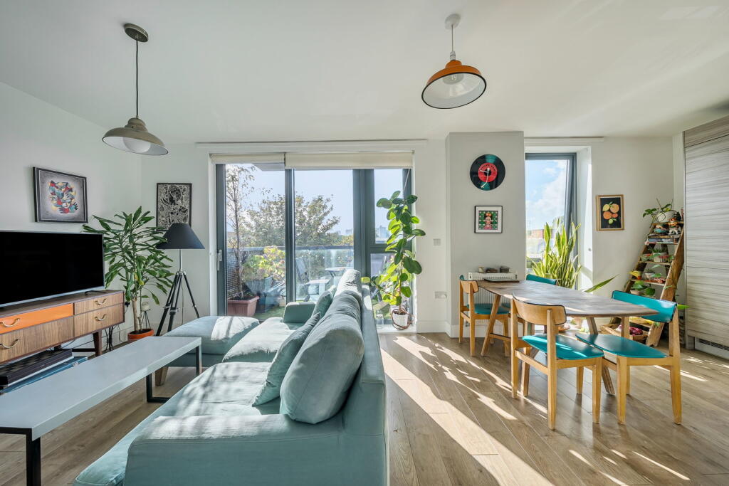 Hebrides Court, London, E1