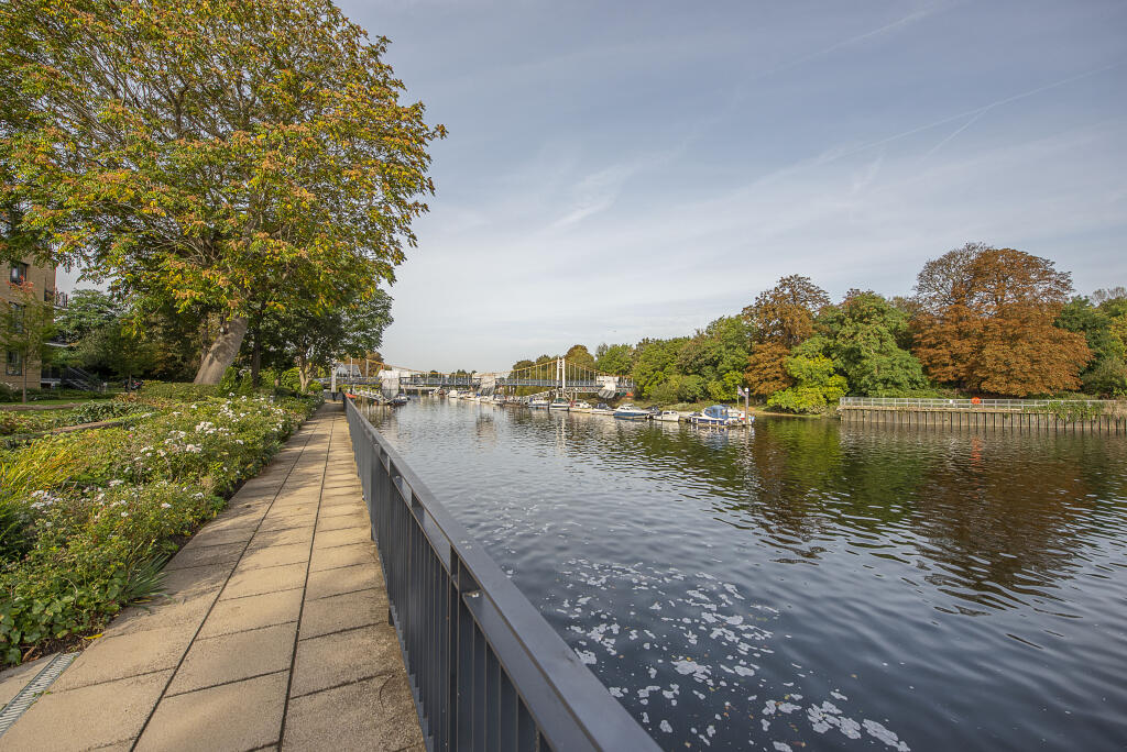 Broom Road, Teddington, TW11