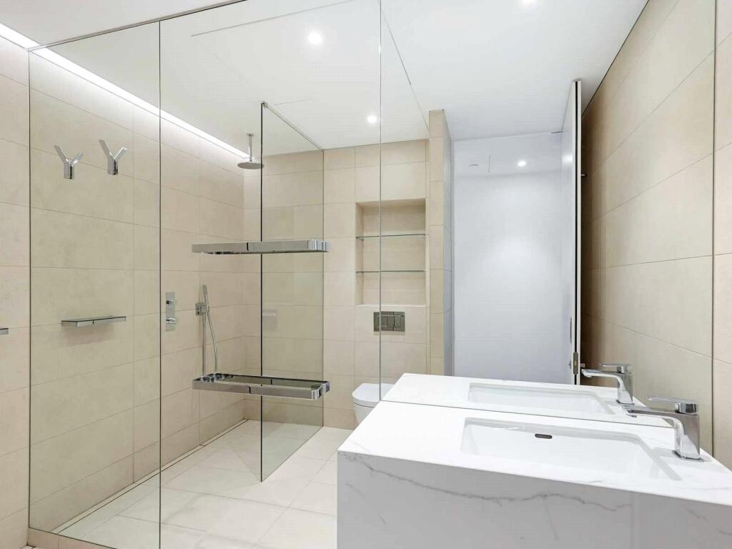 Park Drive, Canary Wharf, E14