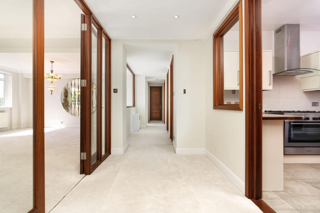St James Close, Prince Albert Road, St Johns Wood, London, NW8
