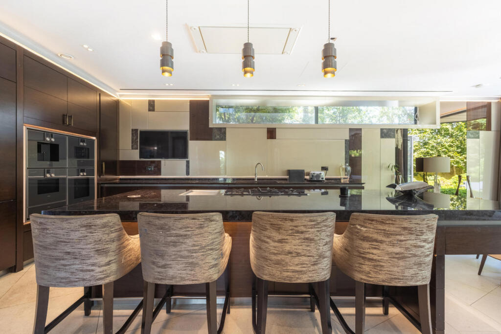 Mount Avenue, London, W5