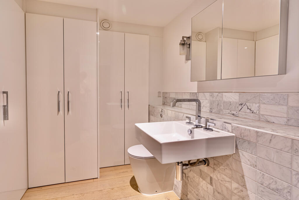 2 Lincoln's Inn Fields, London WC2A 3AA, UK
