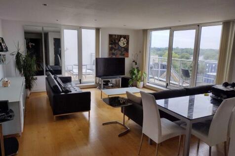 Holland Gardens, Brentford