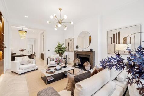 Wellington Court, 116 Knightsbridge, London SW1X
